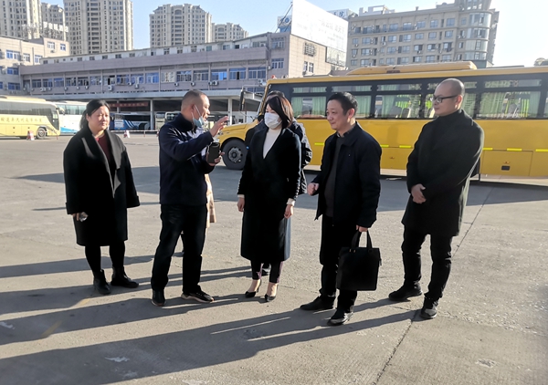 校車.jpg 校車.jpg